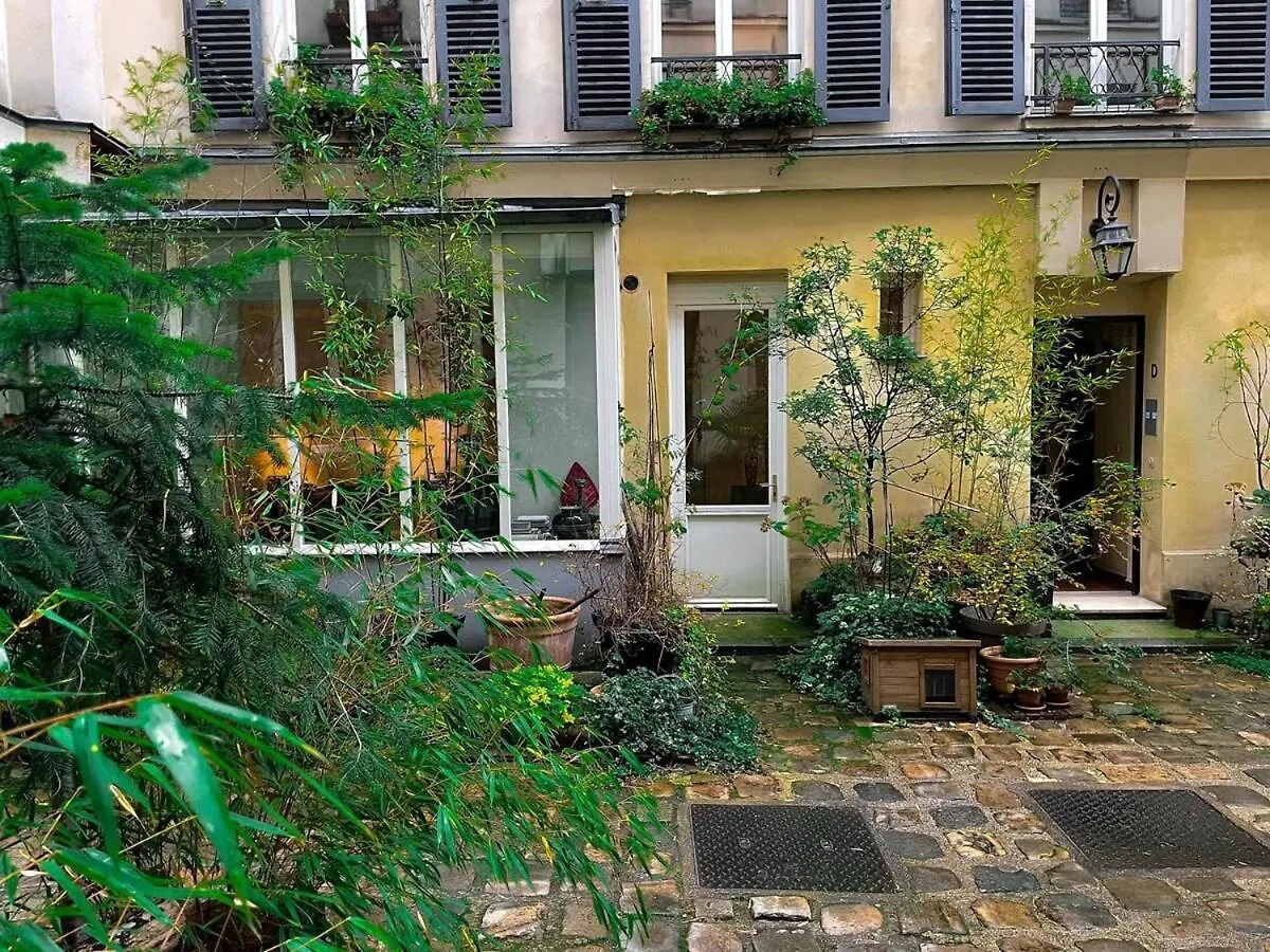 Petit Appartement Retro Francais Paris 10 Apartment