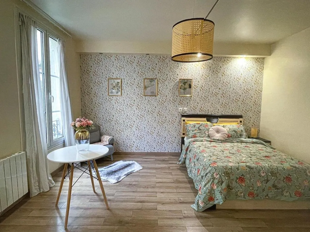 Petit Appartement Retro Francais Paris 10